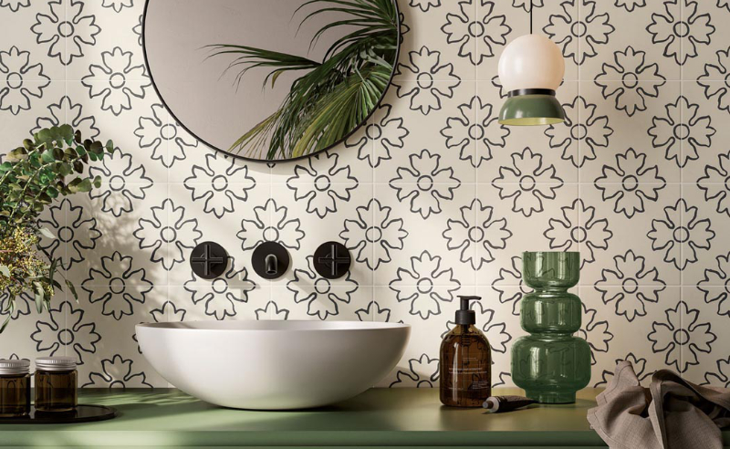 Wall tiles with a wallpaper effect