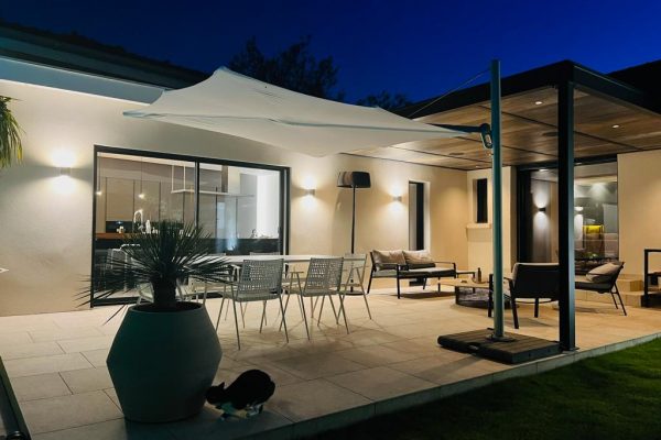 Terrace with swimming pool – Lyon