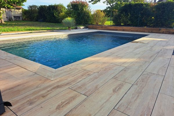 Swimming pool landscaping with Abéa