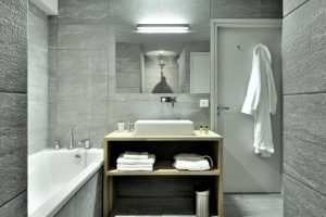 Zen bathroom with Cast - Home by U