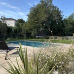 Poolside area with Abéa - Cédric Pierre Paysage