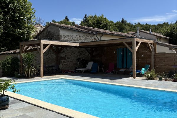 A pool terrace featuring Zéphyr