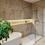 Shower and bath with porcelain stoneware - Colombine Viallet Architecte